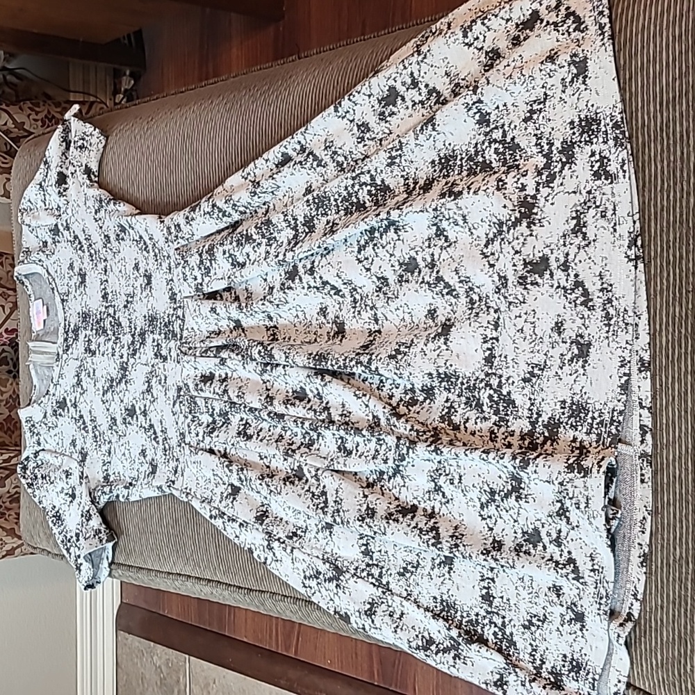 Lula Roe Amelia Dress - Picture 12 of 13